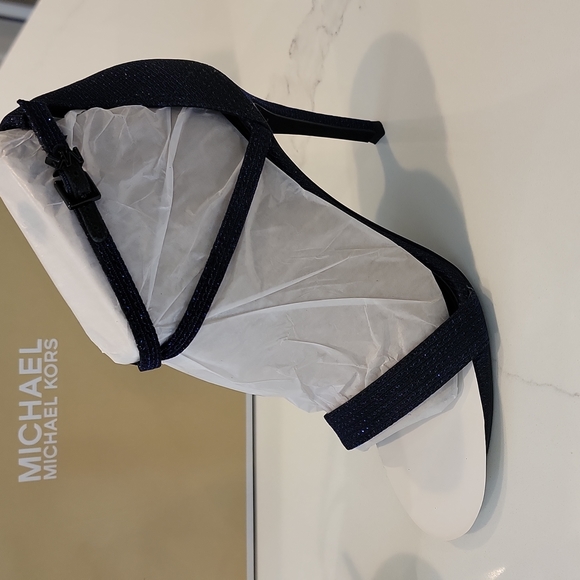 Shoes - Picture 5 of 7